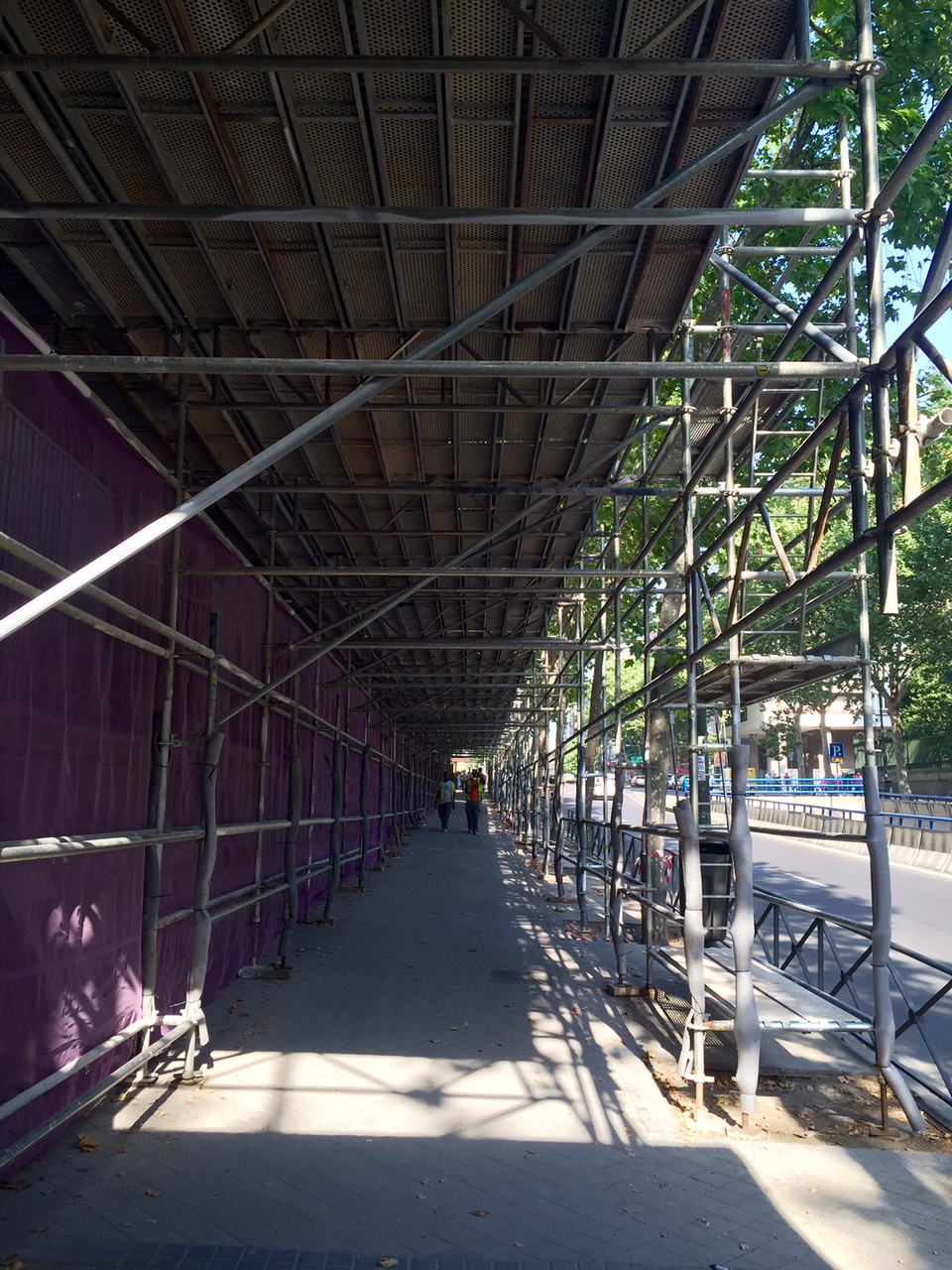 MARQUESINA-DE-PROTECCION-HORIZONTAL-SOBRE-ACERA-CALLE-RIOS-ROSAS-No-26-DE-MADRID